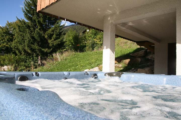 Chalet Tarine, Jacuzzi extérieur, Châtel Vacances détente 74