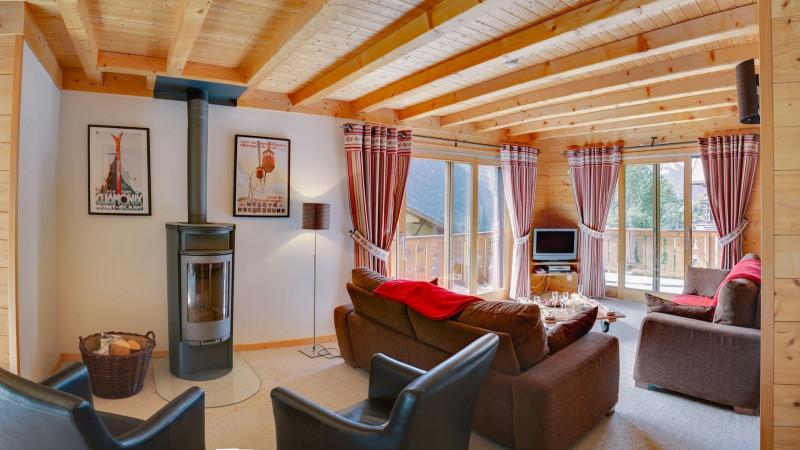 Chalet Tarine, Living room with fireplace and TV, Châtel Ski lift