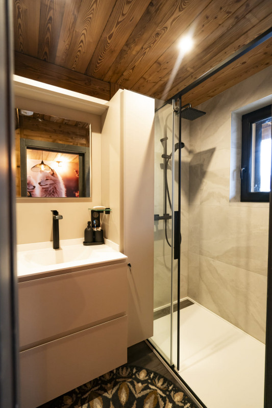 Chalet Vora Alpin, Bedroom double bed, Châtel 74390