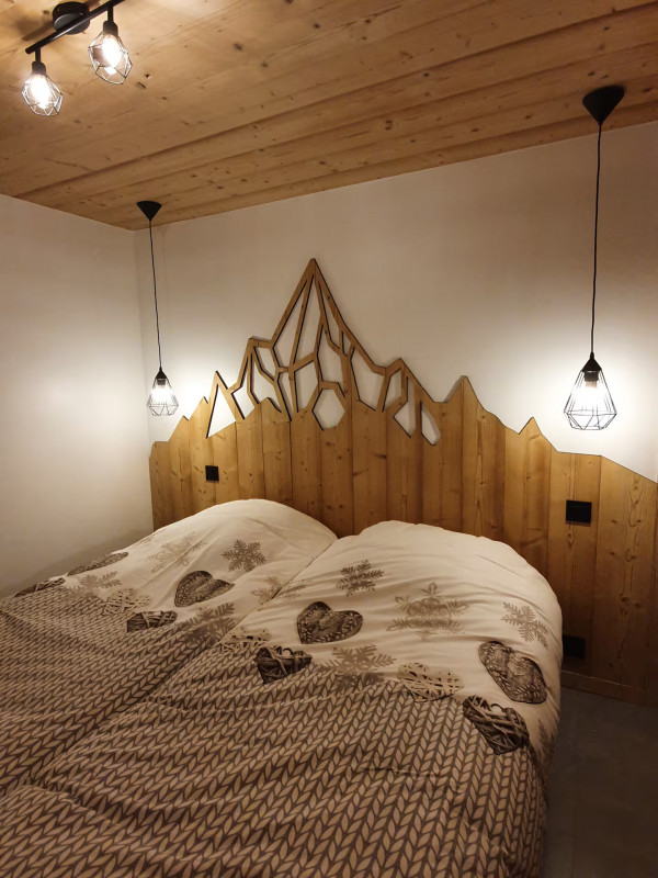 Room with two single beds, Châtel Les Portes du Soleil, ski, snow, and mountain vacations Room with two single beds, Châtel Les Portes du Soleil, ski, snow, and mountain vacations
