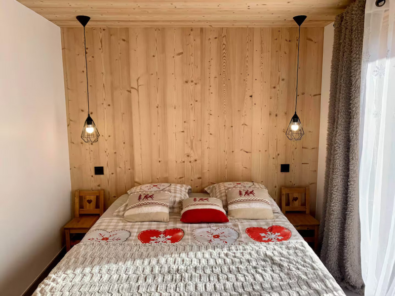 Double Room, Châtel Les Portes du Soleil, Family Ski and Snow Vacation in the Mountains Double Room, Châtel Les Portes du Soleil, Family Ski and Snow Vacation in the Mountains