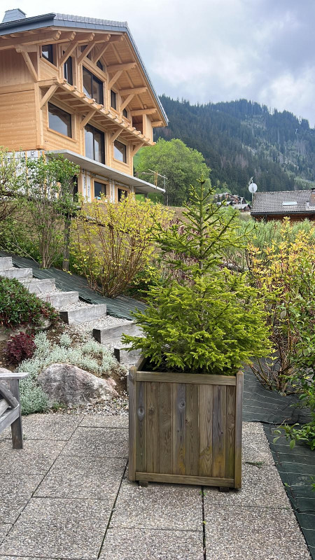 Extérieur du chalet le savoyard Châtel, été 2023