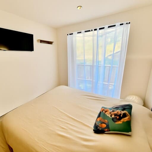 L'étincelle, Chambre double, Châtel