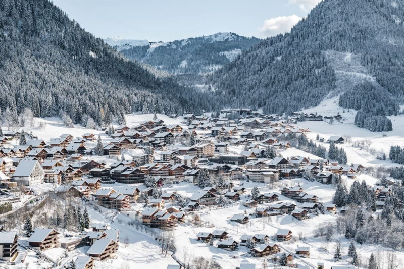 Le village de Châtel est au coeur du domaine skiable des Portes du Soleil