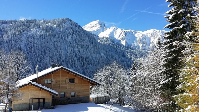 Location chalet Les Vuargnes avec piscine Petit Châtel