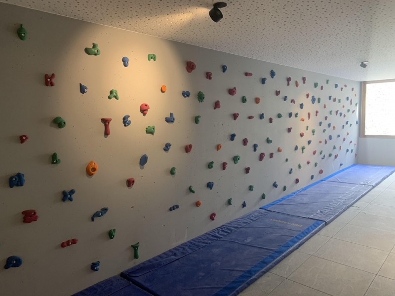 Résidence Flambeaux A Châtel Mur escalade enfant 2