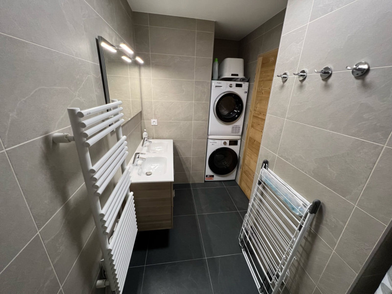 Résidence la P'tite Grange, Appartement 202, salle de bain, Vacances Châtel Portes du Soleil