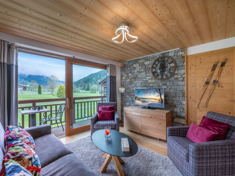 Residence Le Mont Blanc - Oasis, Apartment 07A, Chatel, Living room, Summer and winter