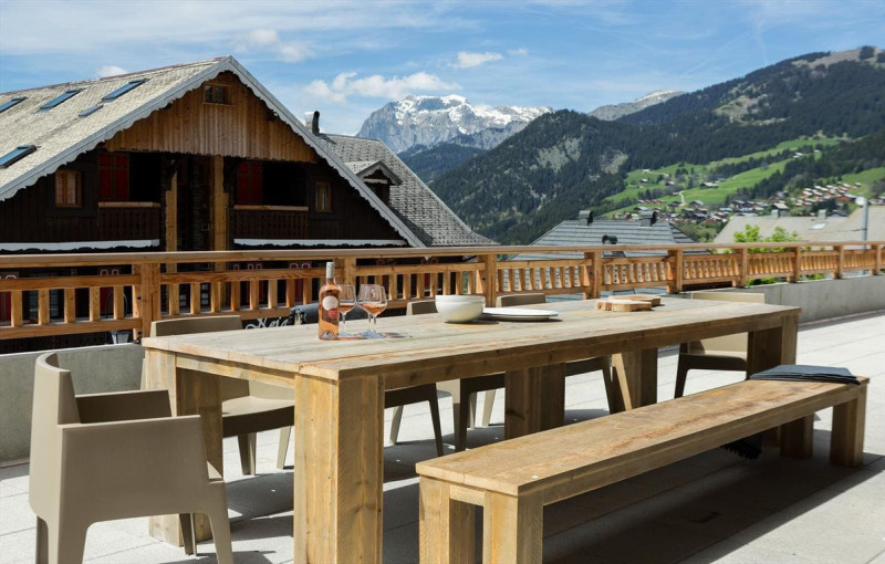 Résidence le Mont Royal, Terrasse avec mobilier de jardin et vue montagnes, Châtel