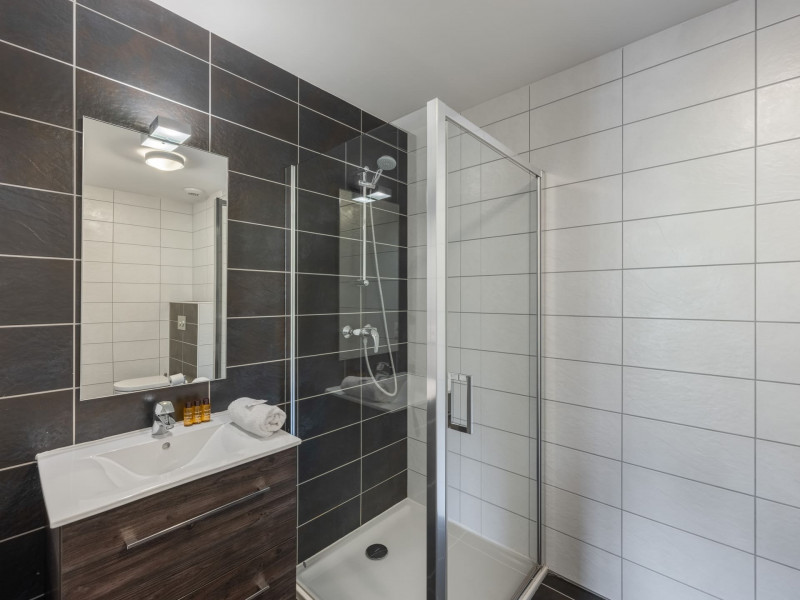 Résidence les 4 Elements, apartment 001 B, Shower room with WC, Châtel Reservation