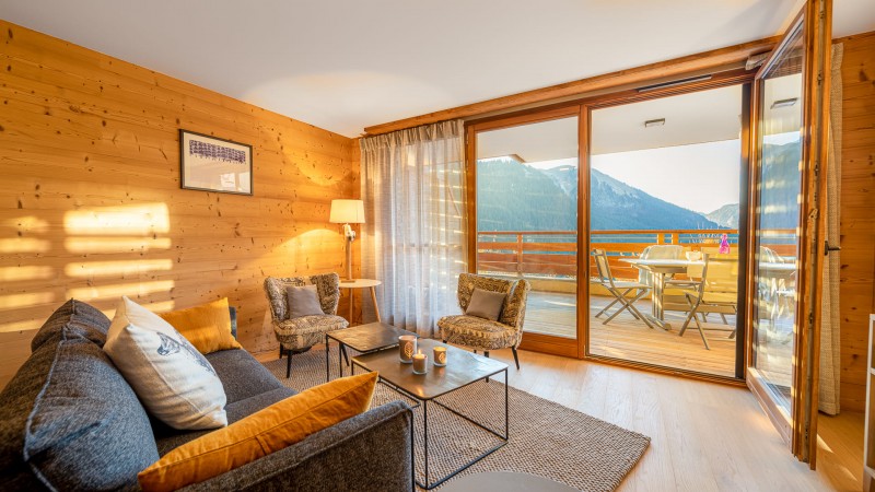 Résidence les Flambeaux, 6 personnes, Châtel, Boude, salon, balcon, vue montagnes