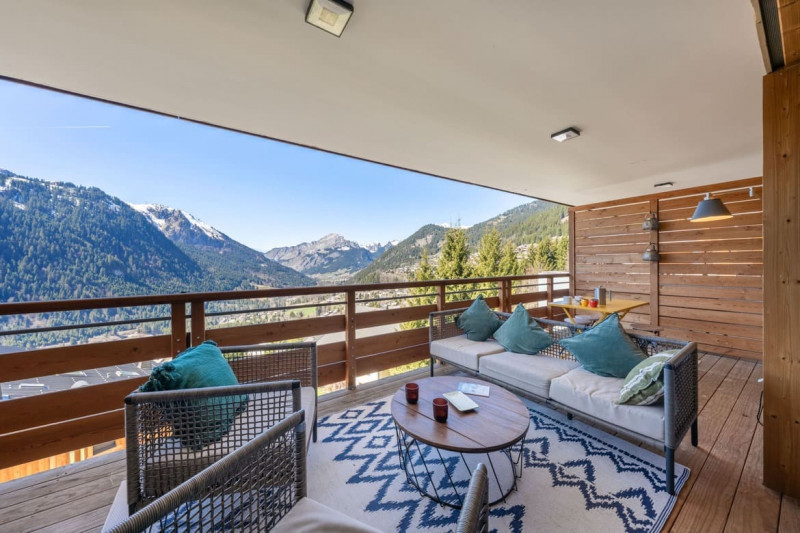 Résidence les Flambeaux, Balcon avec mobilier de jardin vue montagnes, Châtel Soleil 74