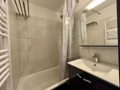 Résidence Les Gentianes, apartment B64, bathroom, Châtel Haute-Savoie