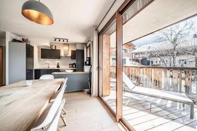 Résidence Les Loges Blanches, cuisine et salon, Châtel vacance neige