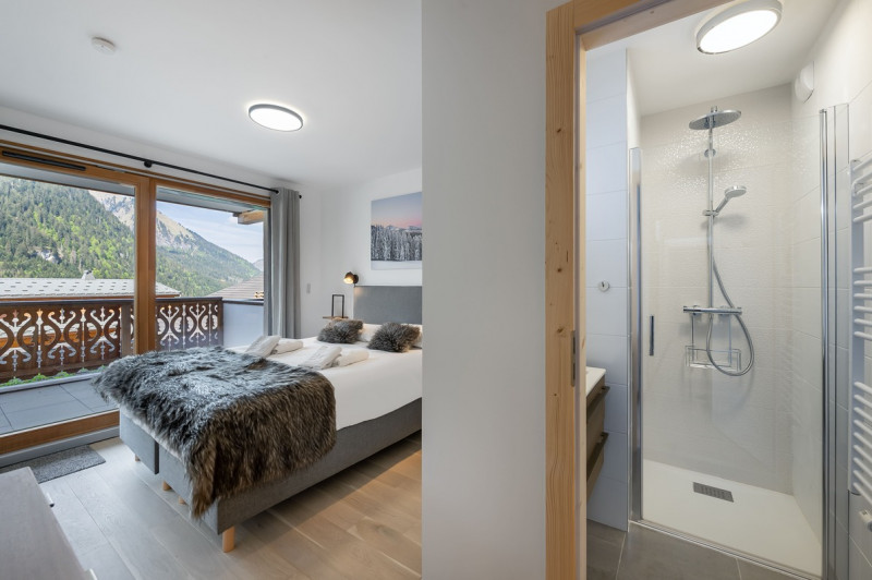 Residence The Perles de Savoie, Apt 103A, Bedroom with balcony and shower, Châtel Reservation