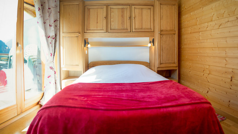 Residence Les Pins, Apartment 11, Châtel, Double bedroom, Ski equipment