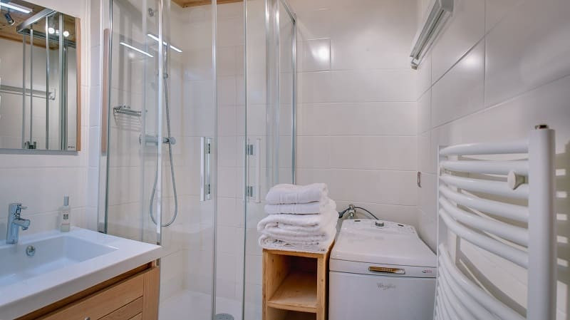 Résidence les Pins, Salle de douche avec lave-linge, Châtel Location 74
