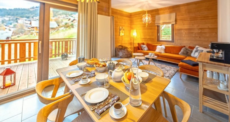 Résidence O Rouge, 5 personnes, Châtel, centre du village, salle à manger, salon