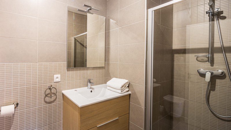 Résidence O Rouge, 6 personnes, Châtel, centre du village, salle de douche