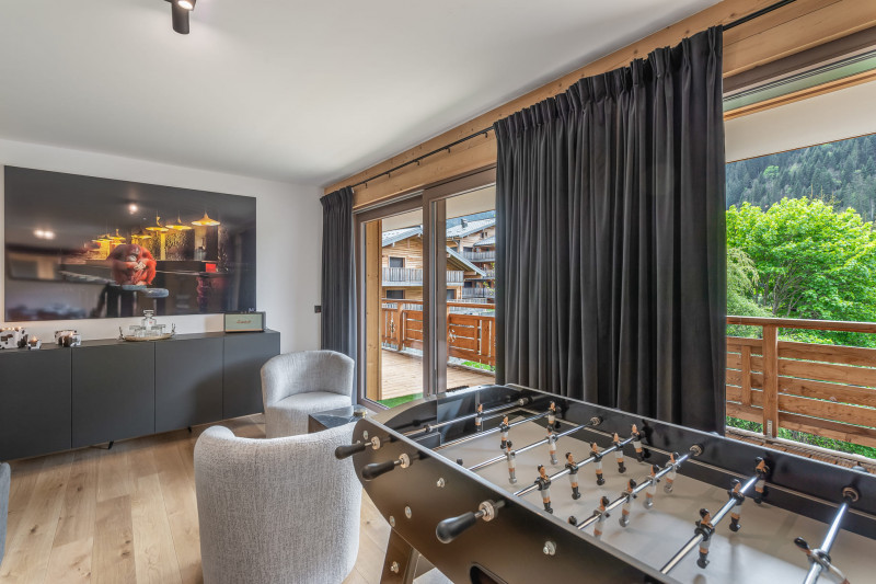 Quintessence Residence, Apt 303B, 9 people, Living room with baby foot, Châtel Portes du Soleil