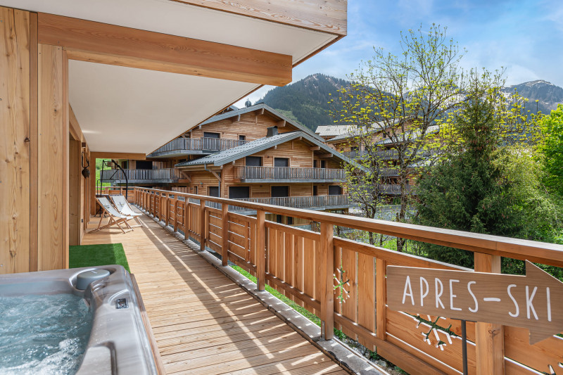 Résidence Quintessence, Apt 303B, 9 personnes, Terrasse avec Jacuzzi, Châtel été vacances Soleil