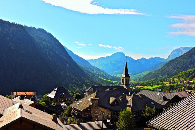 Village de Châtel en été, location appartement ©l-meyer