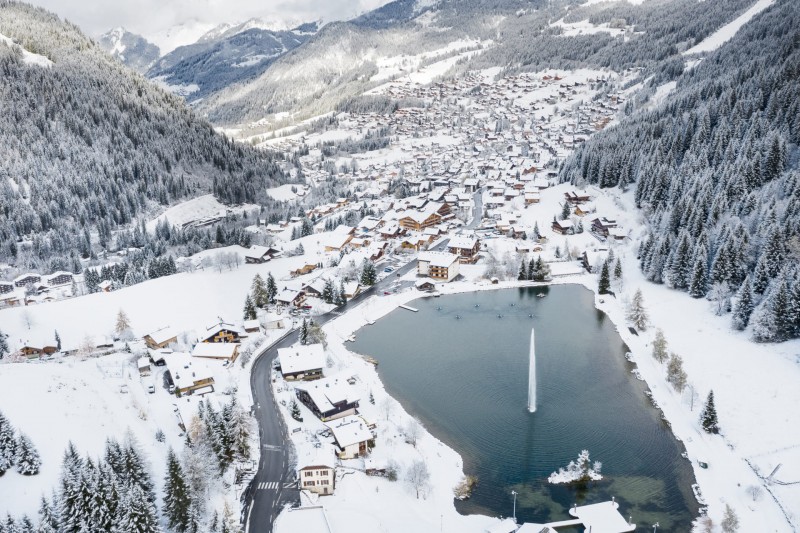 Village de Châtel en hiver, location lac de vonnes, ©l-meyer