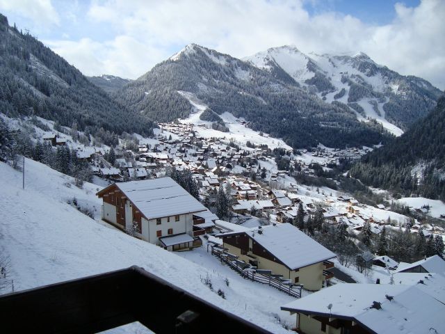 Vue de Châtel en hiver