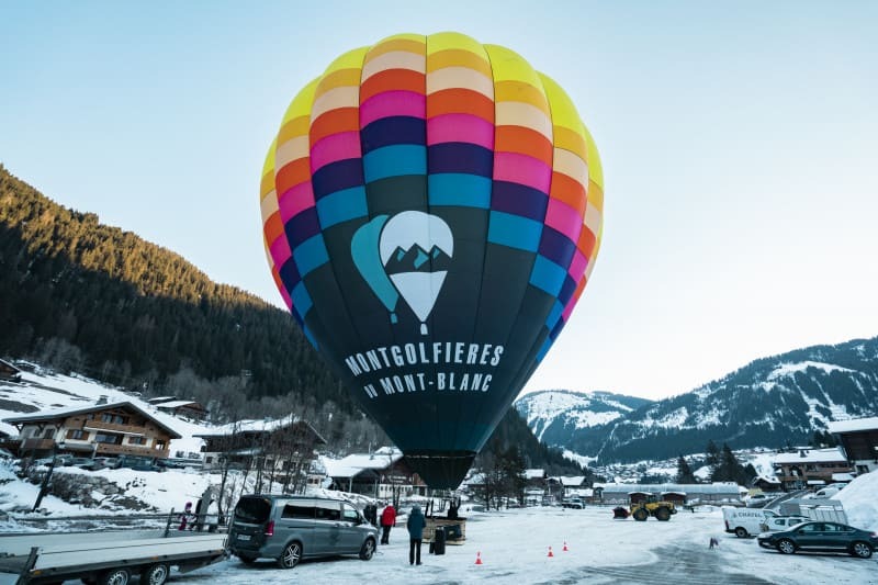 Hot air ballooning for lovers in Chatel